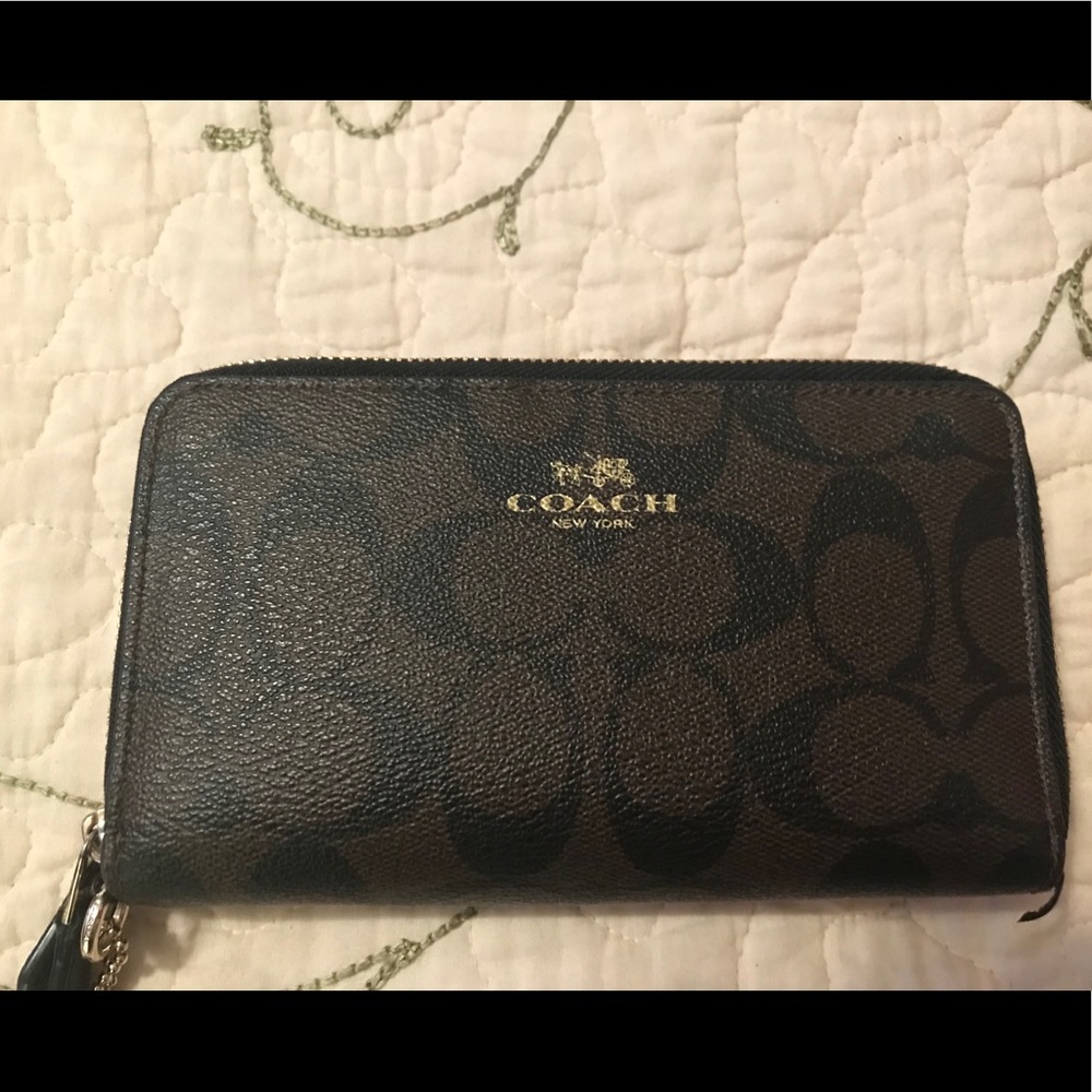 Authentic. Coach Double Zip clutch wallet